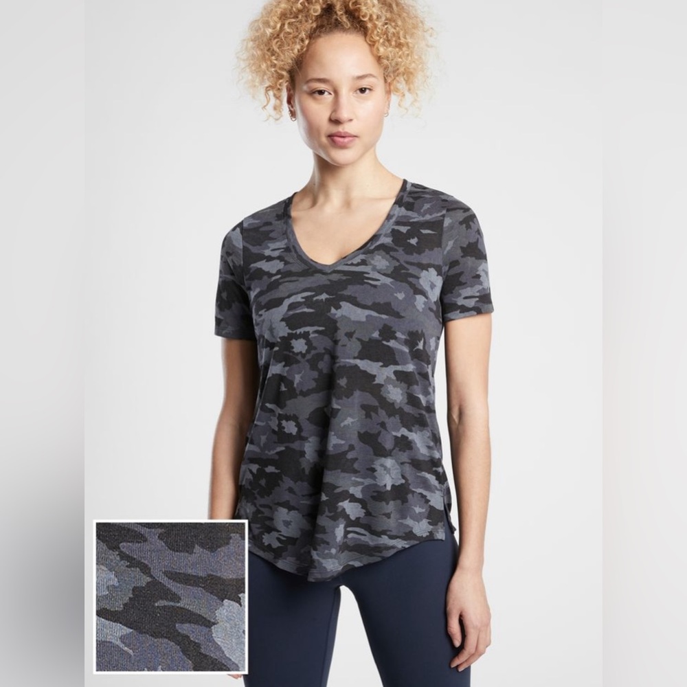 Athleta BREEZY SCOOP V TEE Size Small - Picture 1 of 4